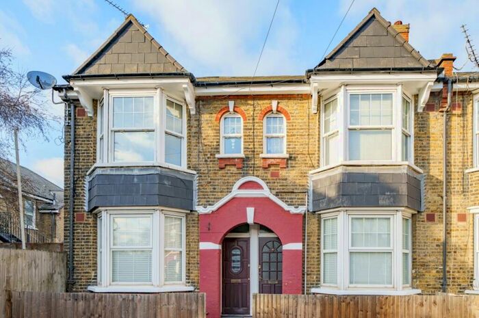 2 Bedroom Maisonette To Rent In Atlas Gardens London, SE7