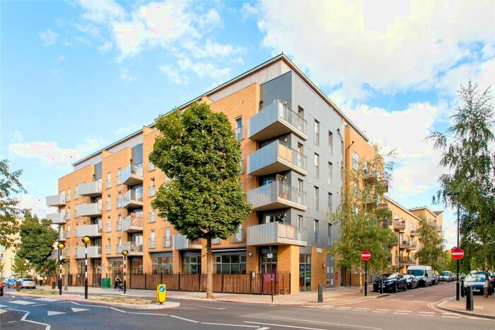 3 Bedroom Flat To Rent In Chris Pullen Way, Islington, N7