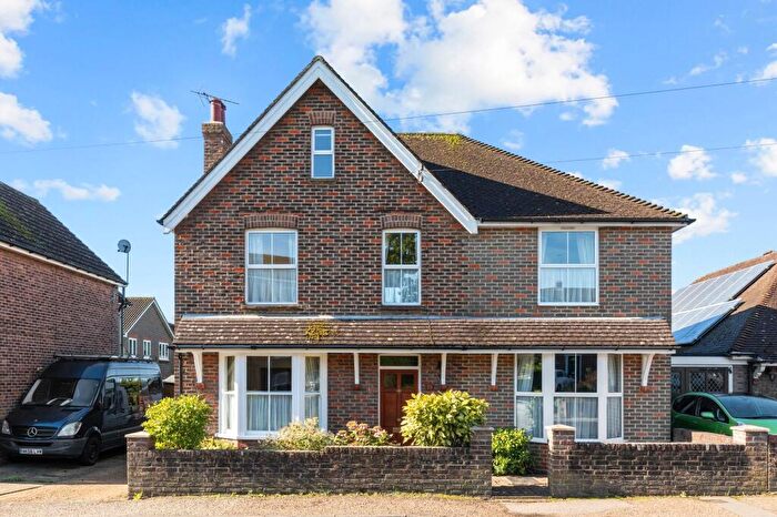 5 Bedroom Detached House For Sale In Oakhill Road, Horsham, RH13
