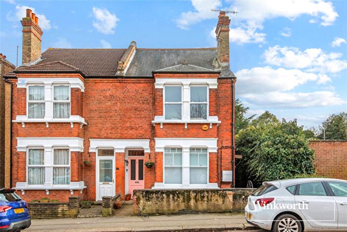 2 Bedroom Maisonette For Sale In Hexham Road, New Barnet, EN5