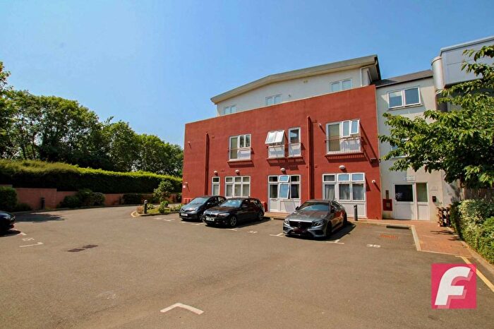 1 Bedroom Flat For Sale In Dwight Road, Watford, WD18