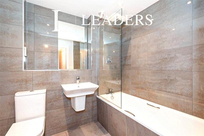 2 Bedroom Flat To Rent In Marketfield Way, Redhill, Surrey, RH1