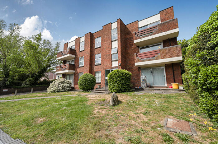 2 Bedroom Apartment For Sale In Chislehurst Road, Sidcup, DA14