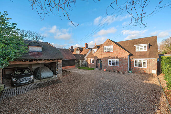 4 Bedroom Detached House For Sale In Kingfield Road, Kingfield, Woking, GU22