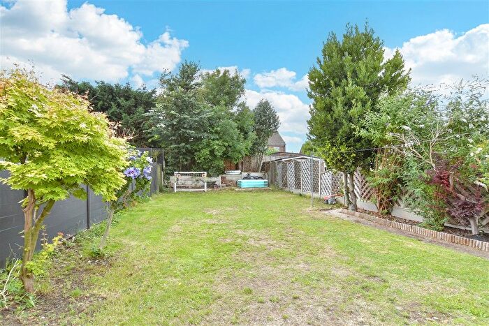 3 Bedroom Semi-detached House For Sale In Benenden Road, Wainscott, Rochester, Kent, ME2