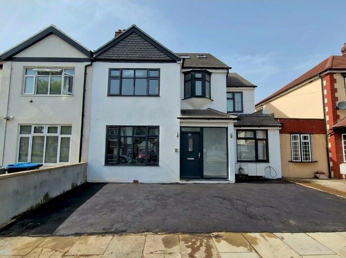 5 Bedroom Apartment To Rent In Elm Way, London, NW10