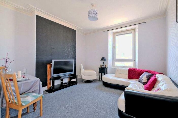 1 Bedroom Flat To Rent In Holland Street, First Floor Left, City Centre, Aberdeen, AB25