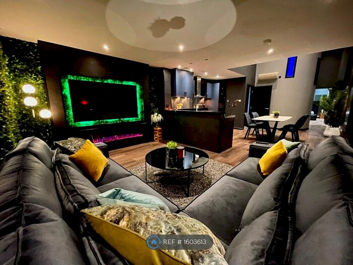 2 Bedroom Flat To Rent In Albion Street, Leeds, LS2