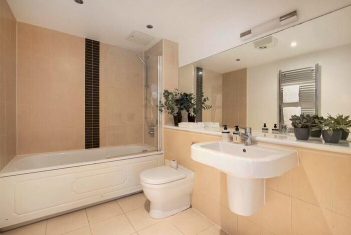 2 Bedroom Flat To Rent In Acacia Road, London, SW16