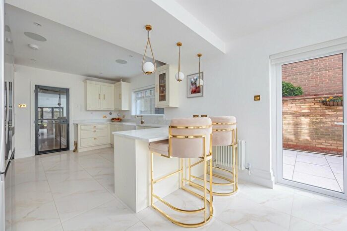 6 Bedroom Semi-Detached House To Rent In Clapham Road, Bedford, Bedfordshire, MK41