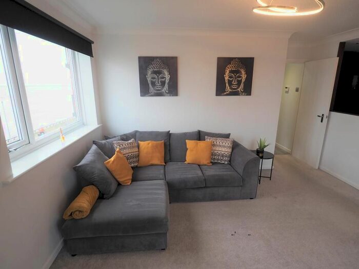 2 Bedroom Flat To Rent In Axholme Court, Victoria Dock, Hull, HU9
