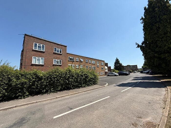 1 Bedroom Flat For Sale In Newlands Court, Coulsdon Road, Caterham, Surrey, CR3