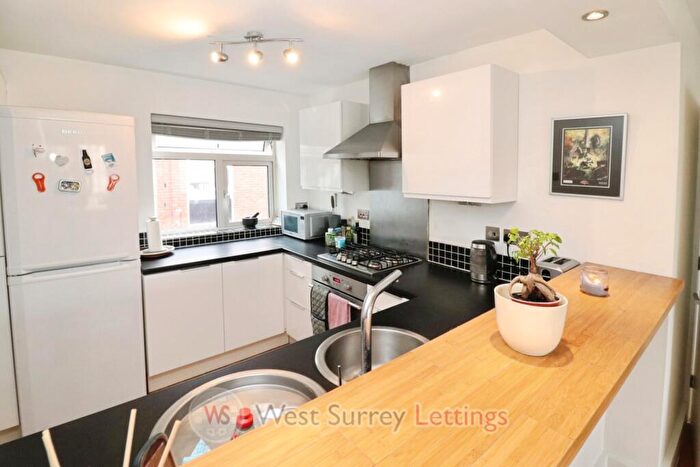 2 Bedroom Flat To Rent In Brantwood Court, West Byfleet, Surrey, KT14