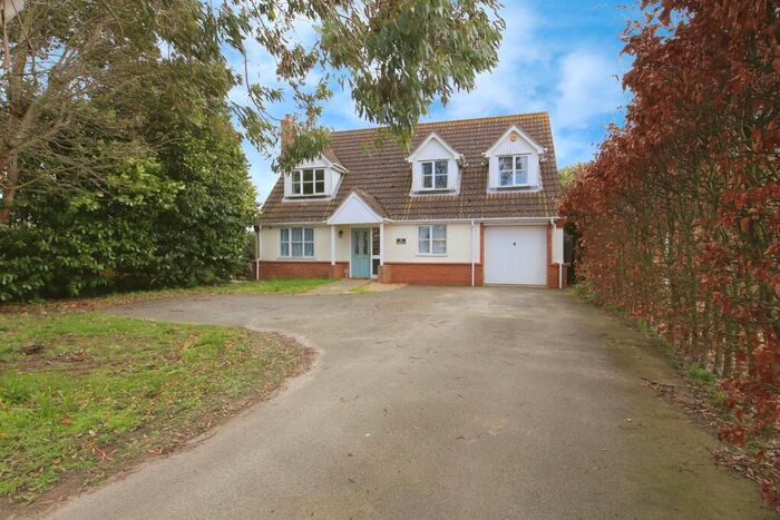 4 Bedroom Detached House For Sale In Fengate, Moulton Chapel, Spalding, PE12