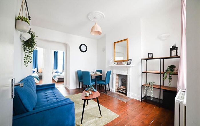 2 Bedroom Flat To Rent In Hermitage Rd, London, N4