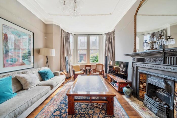 5 Bedroom End Of Terrace House To Rent In Gladwell Road London, N8