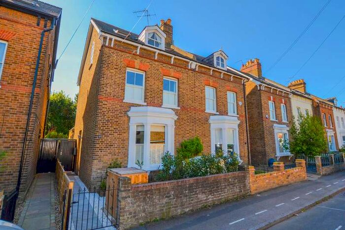 4 Bedroom Semi-Detached House To Rent In Heathfield North, Twickenham, Uk, TW2