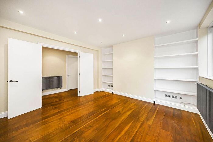 2 Bedroom Flat To Rent In Old Brompton Road, Earl`S Court, SW5