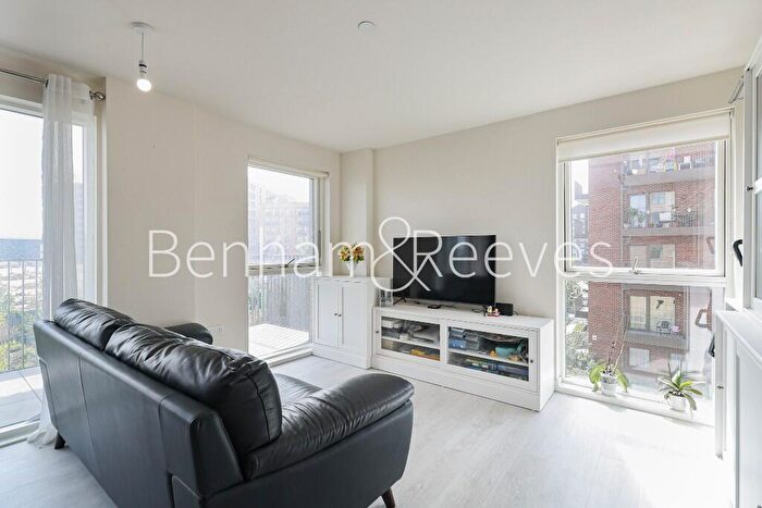 2 Bedroom Apartment To Rent In Meadowview Close, Harrow, HA1