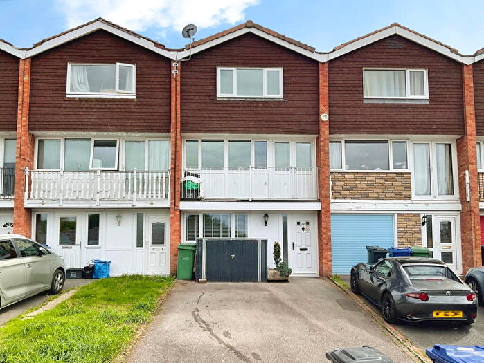 4 Bedroom Terraced House For Sale In Lutley Drive, Chawn Park, Stourbridge, West Midlands, DY9