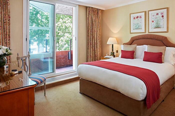 2 Bedroom Flat To Rent In Thorney Court, Palace Gate, London, W8