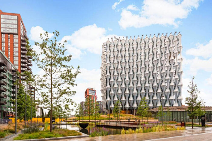 1 Bedroom Apartment To Rent In Viaduct Gardens, London, SW11