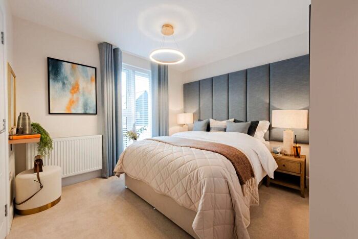 3 Bedroom House For Sale In Deanfield Square, Slough, SL2
