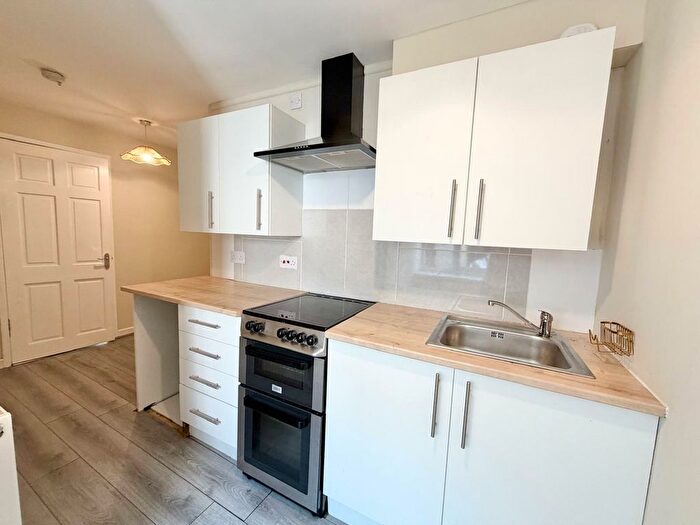 2 Bedroom Flat To Rent In New Road, Skewen, Neath, SA10