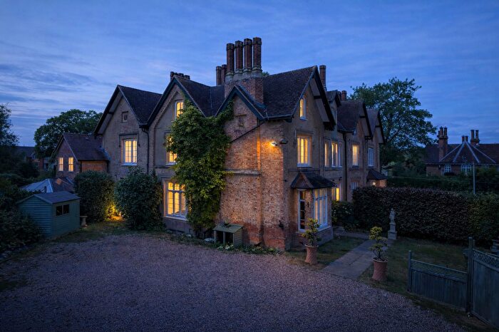 6 Bedroom Semi-Detached House For Sale In Bishopton Lane, Bishopton, CV37