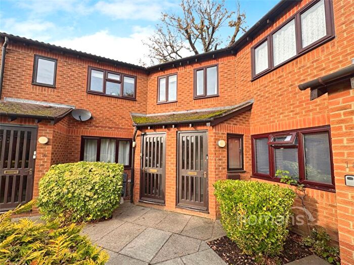 1 Bedroom Apartment For Sale In Kirkby Court, Parsonage Way, Camberley, GU16