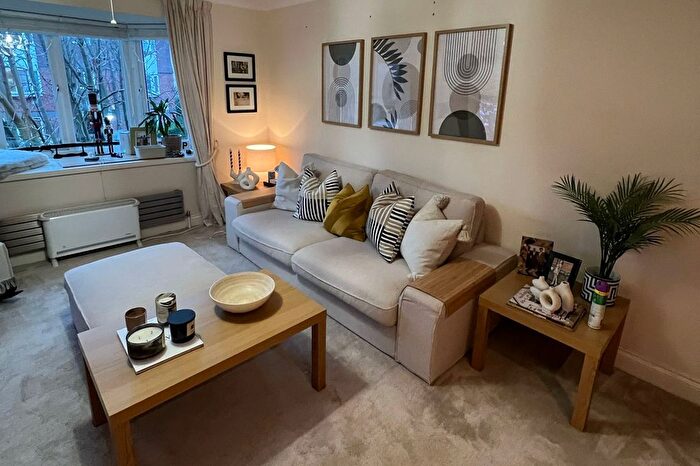 2 Bedroom Flat To Rent In Bunning Way, London, N7