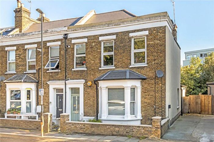 2 Bedroom Flat For Sale In Gilmore Road, London, SE13