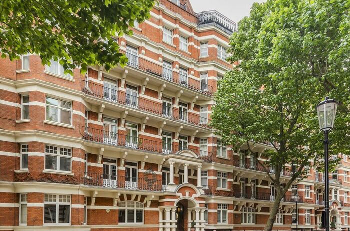 3 Bedroom Flat To Rent In Draycott Avenue, London, SW3