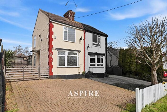 2 Bedroom Semi Detached House For Sale In Daws Heath Road, Rayleigh, SS6