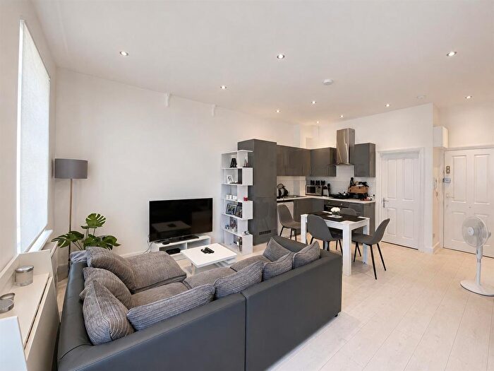 1 Bedroom Flat To Rent In High Road, London, N2