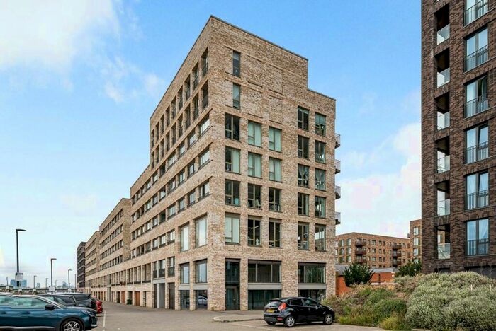 3 Bedroom Penthouse To Rent In Baillie Apartments, Gallions Reach, London, E16