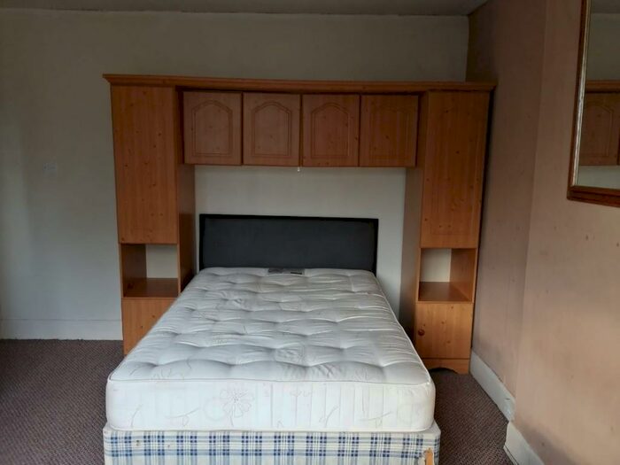 5 Bedroom Semi-Detached House To Rent In Harlaxton Drive, Nottingham, Nottinghamshire, NG7