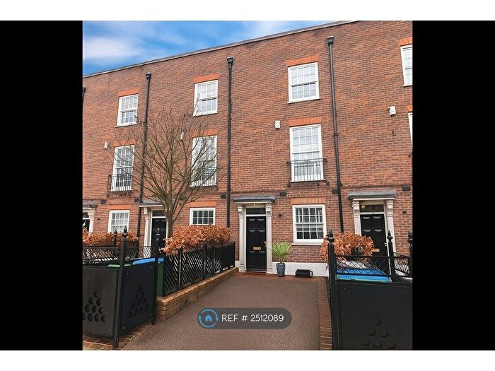 4 Bedroom Terraced House To Rent In Hastings Street, London, SE18