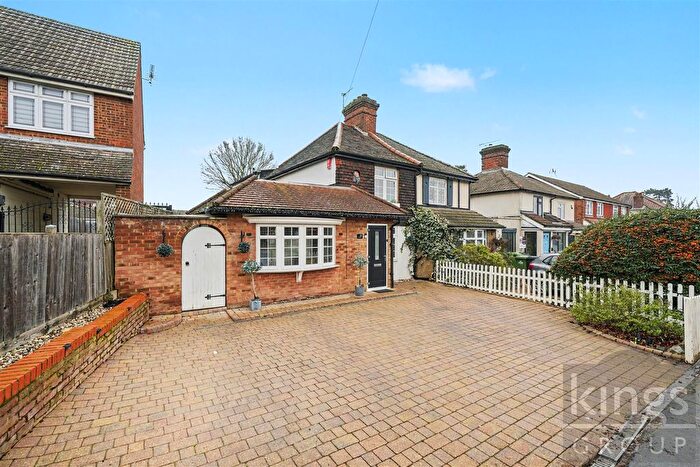 3 Bedroom Semi-Detached House For Sale In Cuffley Hill, Goffs Oak, Waltham Cross, EN7