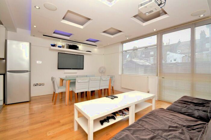 4 Bedroom Maisonette To Rent In Old Church Road, Stepney, E1