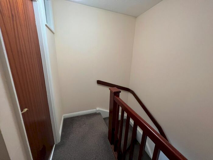 1 Bedroom Semi-Detached House To Rent In Nightingale Close, Cove, Farnborough, GU14