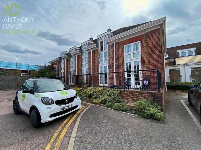 2 Bedroom Flat To Rent In Isabel Court, Hoddesdon, EN11