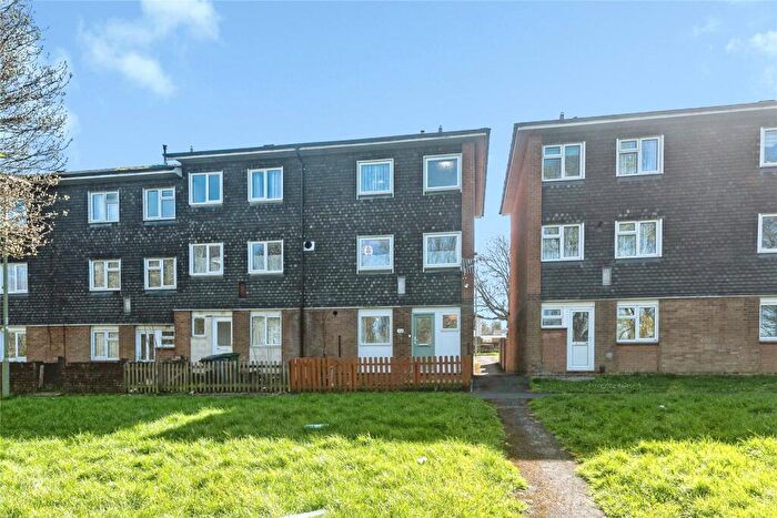 3 Bedroom End Of Terrace House For Sale In Melrose Walk, Basingstoke, Hampshire, RG24
