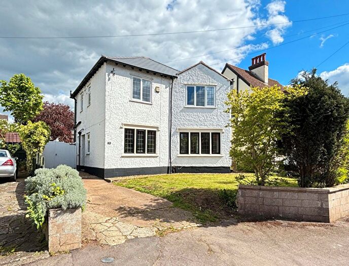 3 Bedroom Detached House For Sale In Sandhurst Road, Gloucester, GL1