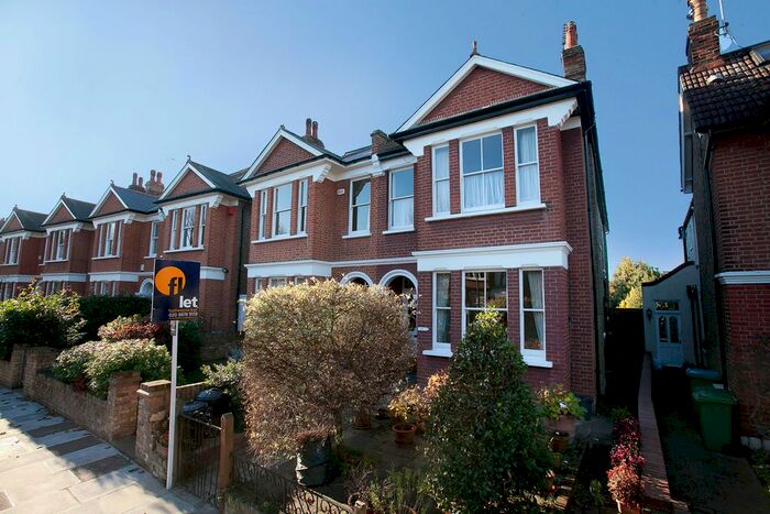 1 Bedroom Flat To Rent In Palewell Park, East Sheen, London, SW14