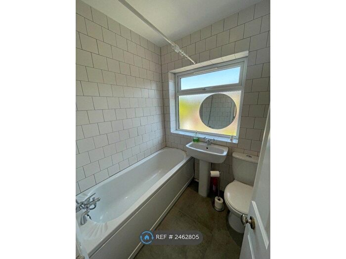 2 Bedroom End Of Terrace House To Rent In Sundon Park Road, Luton, LU3