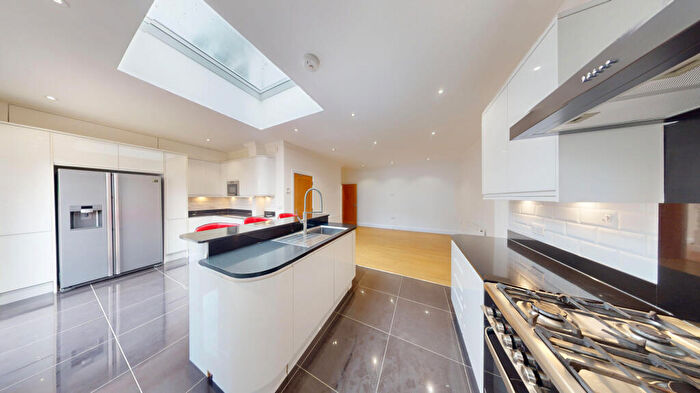 5 Bedroom Terraced House To Rent In Borden Avenue, London, EN1