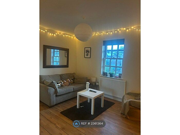 3 Bedroom Flat To Rent In Parnell Road, Stapleton, Bristol, BS16