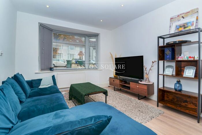 3 Bedroom Semi-Detached House To Rent In Selborne Gardens, London, NW4