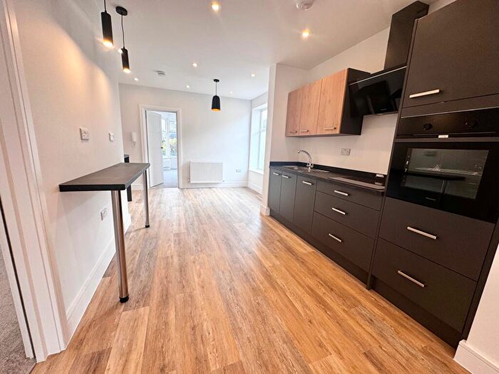 3 Bedroom Flat To Rent In Carlton Road, Bournemouth, BH1